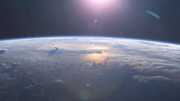 Um pedao misterioso de lixo espacial est em rota de coliso com a Terra