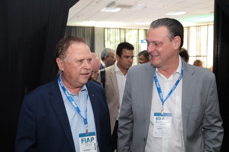 Blairo Maggi ao lado do ministro Carlos Fvaro, durante evento em Cuiab, nesta segunda-feira