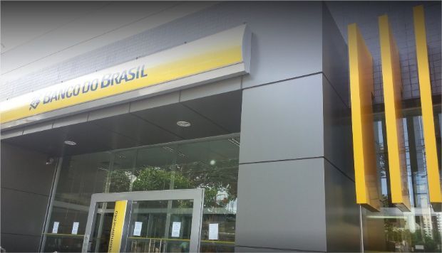 Bandidos tentam invadir agncia do Banco do Brasil em Cuiab