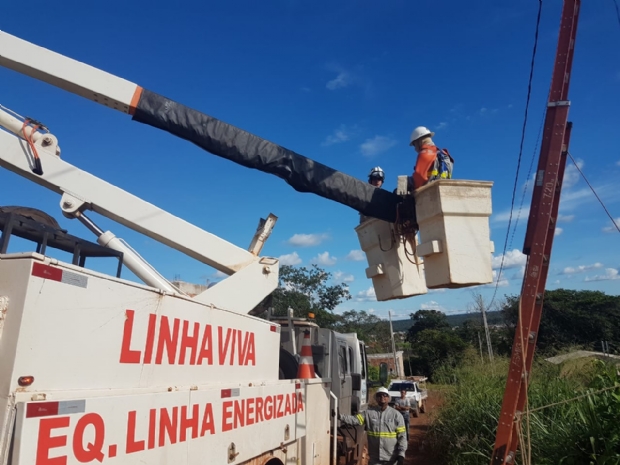 Trabalhador morre eletrocutado em poste de energia eltrica