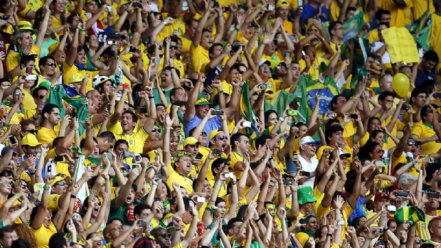 Governo decreta ponto facultativo e horrio reduzido em dias de jogos do Brasil