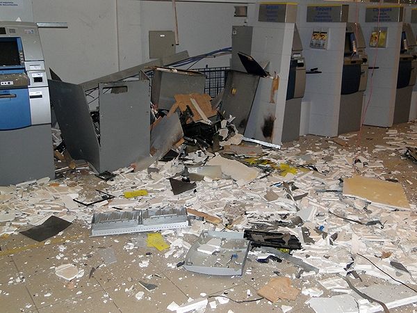 Bando explode caixa eletrnico do Banco do Brasil em cidade de Mato Grosso