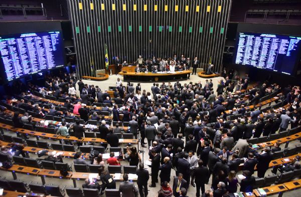 Eventual derrota na Comisso de Impeachment agrava situao do governo Dilma