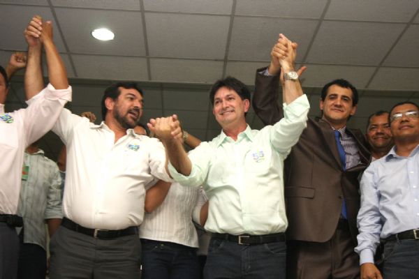 Carlos Brito e seu candidato a vice-prefeito pastor Paulo Roberto mobilizaram militantes