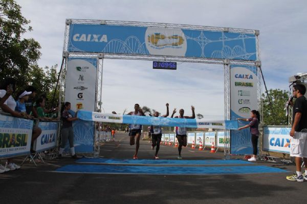 Com mais de 1.500 mil participantes, Meia Maratona das Pontes tem final emocionante