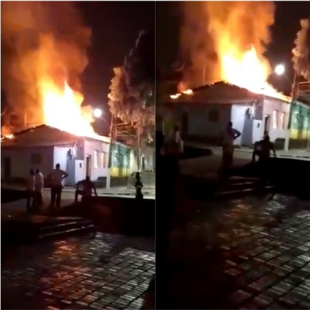 Casa ao lado da Igreja de So Benedito  consumida pelo fogo;  vdeo 