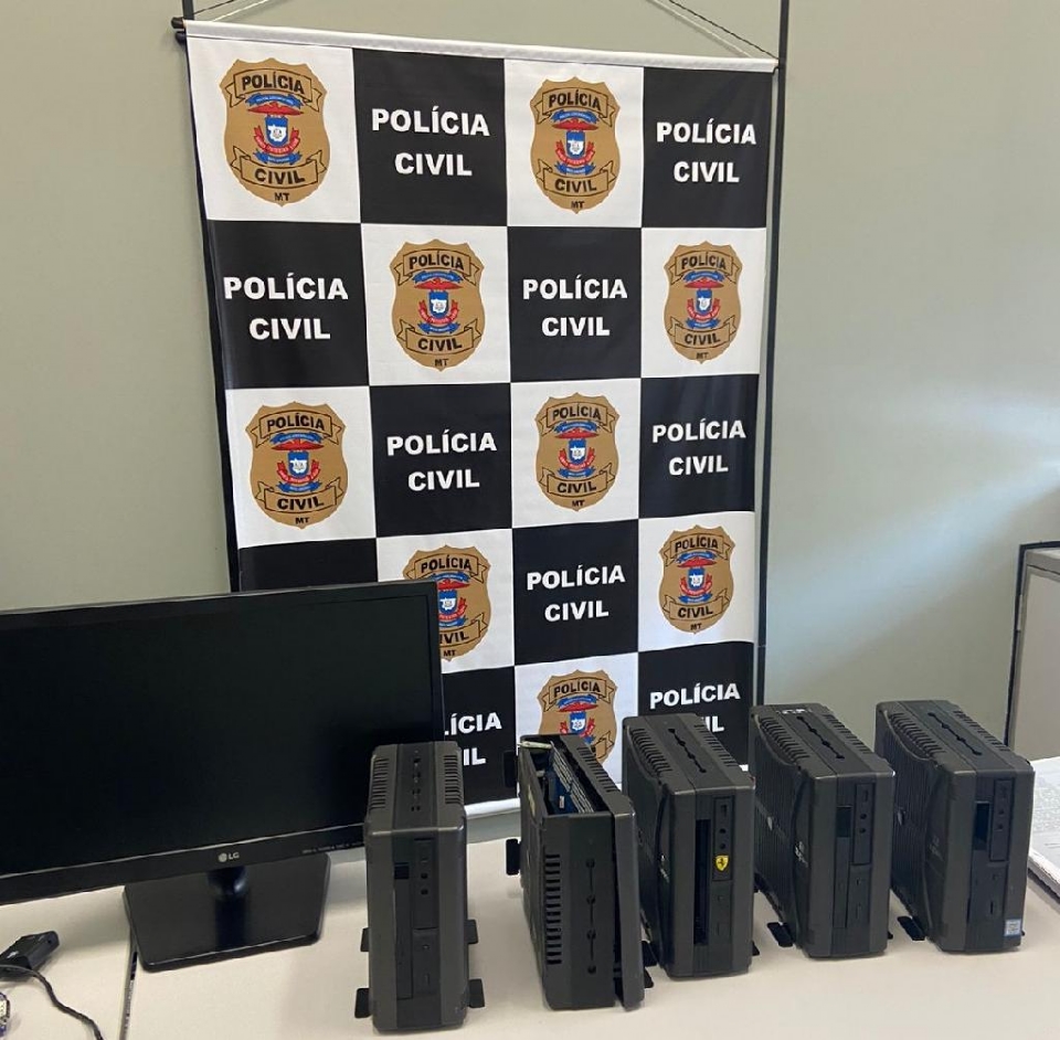 Polcia Civil prende em flagrante duas pessoas que comercializavam computadores furtados do Estado