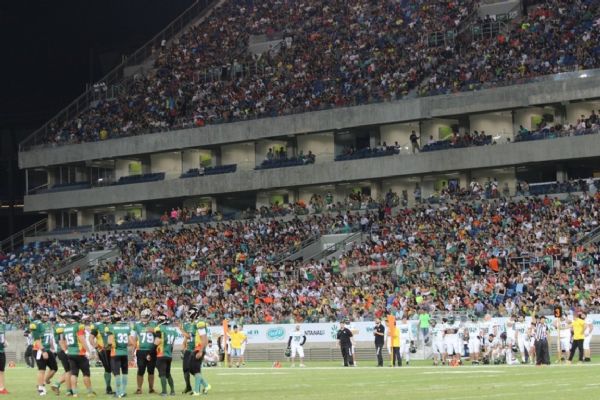 Futebol americano leva timo pblico para a Arena Pantanal, em Cuiab