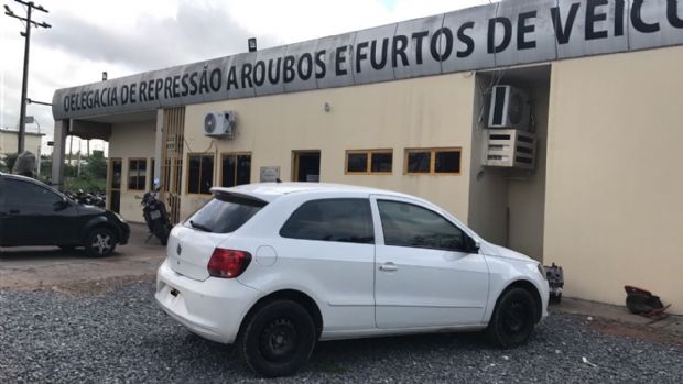 ​Trio envolvido em roubo, furto e receptao de veculos de alto valor  preso em posse de Hilux