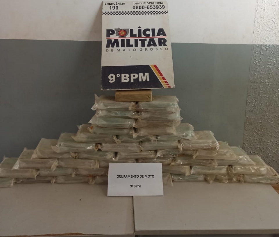 Polcia Militar apreende 42 tabletes de cocana e prende homem por trfico de drogas