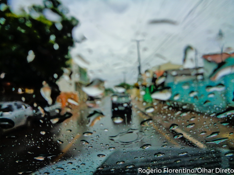 Cidade tem estradas interditadas aps registrar maior volume de chuva em 35 anos; fim de ano tambm ter temporal