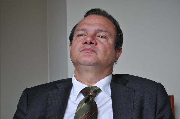 Aps problemas com Valtenir, Mauro Mendes  convidado a voltar ao PR