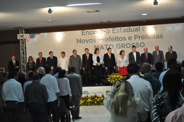 Ministros vm a Mato Grosso orientar obteno de recursos federais, mas so cobrados por sade