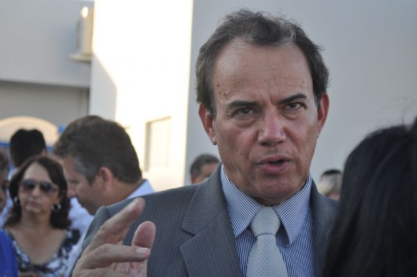 Secretrio desconversa sobre retiradas das OSS e defende deciso da Assembleia Legislativa