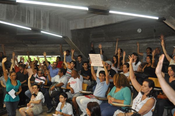 Grevistas se renem s 14 horas para decidirem se greve  encerrada