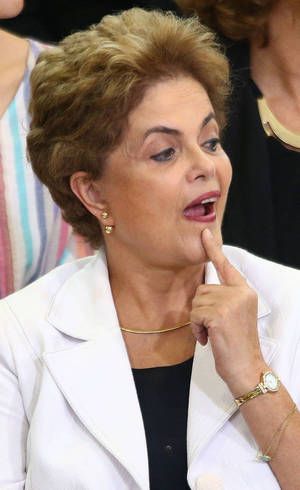 'Se o governo ganhar, vou propor um pacto; se perder, sou carta fora do baralho', diz Dilma