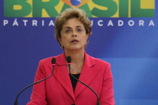Querem chegar e sentar na minha cadeira sem voto, diz Dilma