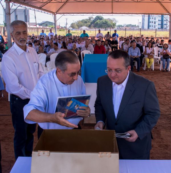 Pedro Taques ao lado de Dom Milton Santos, no lanamento da Faculdade Catlica, em Vrzea Grande