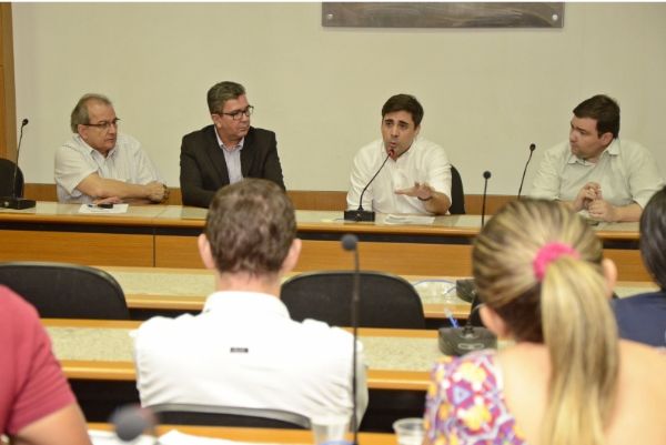 Reunio de tcnicos da Pefeitura de Cuiab com o empresariado dos ramos de mecnica e panificao