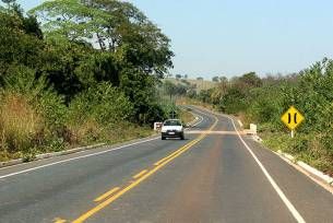 Moradores do Distrito da Guia fecham rodovia no horrio do jogo do Brasil
