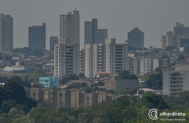 Com mais de 50 mil focos de calor e nveis crticos de umidade, cortina de fumaa cobre MT