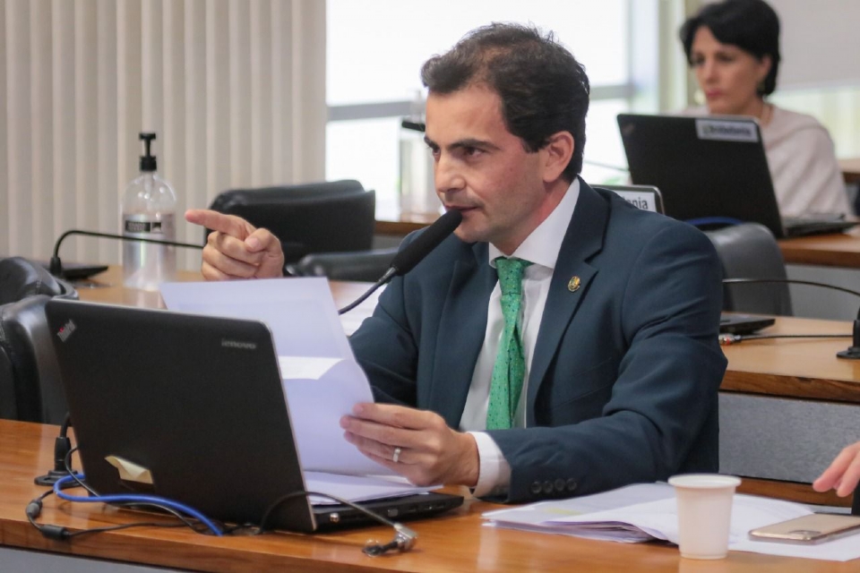 Fabio Garcia marca audincia sobre uso de crdito tributrio para reduzir energia eltrica em MT