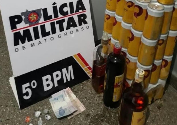 Polcia fecha festa com bebidas e drogas e prende cinco pessoas