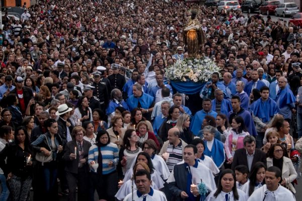 Milhares de fiis compareceram  Festa de So Benedito em 2015