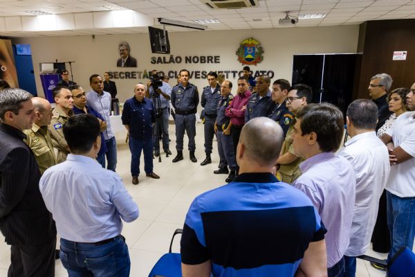 Pedro Taques distribuiu instrues e ''puxes de orelhas'' para as foras de segurana