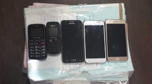 ​Advogado  preso ao tentar entrar com cinco celulares em penitenciria