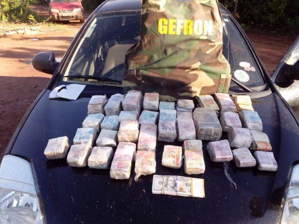 Gefron apreende R$ 190 mil e motorista  detido; polcia investiga origem do dinheiro