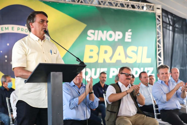 Em discurso acalorado, Bolsonaro minimiza incndio florestais e diz que crticas interessam a concorrentes do agro