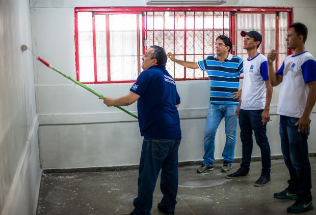 Pedro Taques no demonstrou muita tcnica com o rolo de pintura