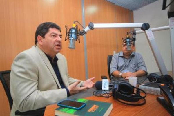 Guilherme Maluf concede entrevista ao jornalista Jaime Neto, na estreia da Radio Assembleia