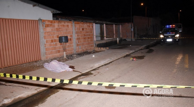 Mulher de 33  assassinada a tiros em frente de casa por motociclista