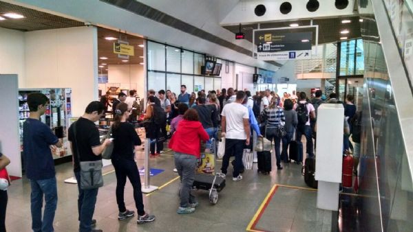 Aeroporto nesta segunda-feira (30)