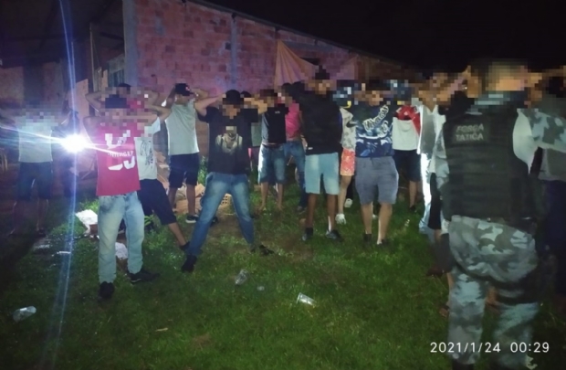 Polícia fecha festa em comemoração ao aniversário de membro de facção criminosa