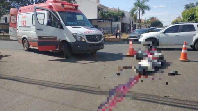 Motociclista morre aps ser atingido por Jeep Compass que teria invadido preferencial