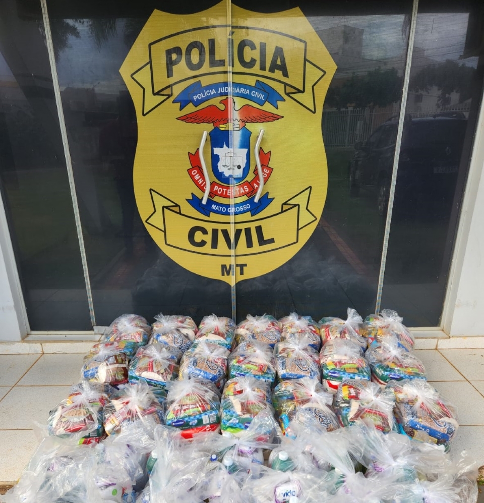 Homem  preso com comprimidos de ecstasy e 45 cestas bsicas; alimentos seriam doados para moradores do bairro