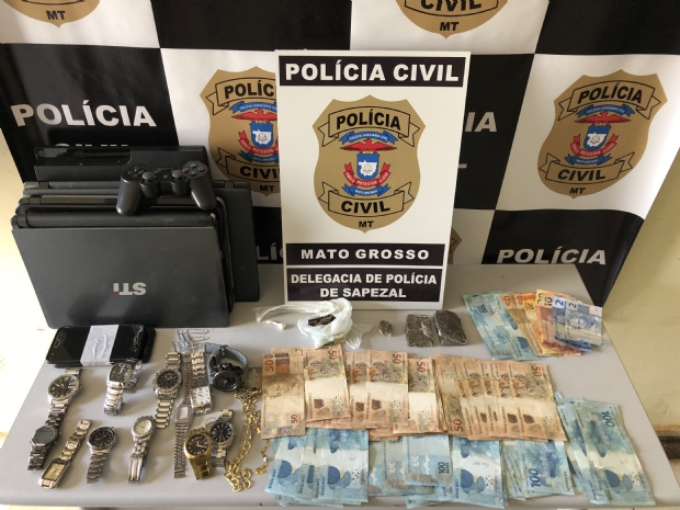 Operao contra trfico de drogas prende 20 suspeitos e apreende R$ 10 mil