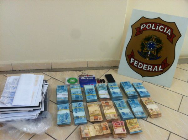 PF apreende R$ 230 mil em dinheiro e prende um investigado por porte ilegal de munio