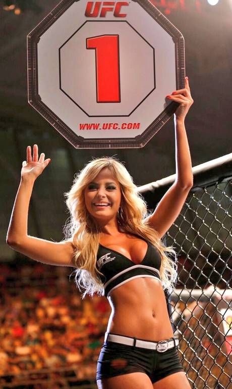 Indicada ao Oscar do MMA, ring girl brasileira Jhenny Andrade comemora a faanha
