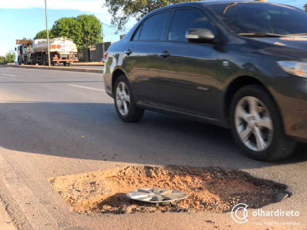 Crateras na Estrada do Moinho colocam motoristas em risco;  fotos 