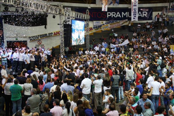 Centenas se acotovelaram no ginsio Verdinho para ver Pedro Taques