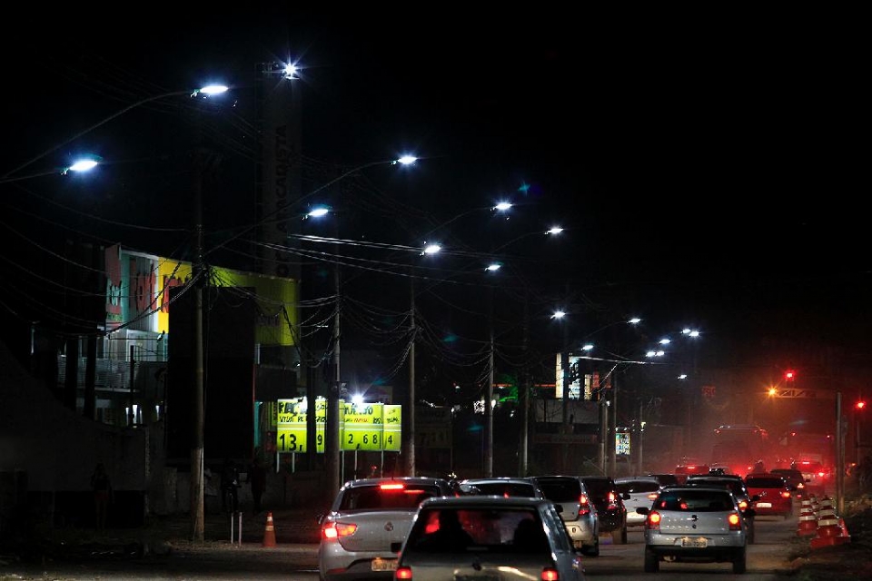 Governo abre licitao para aquisio de quase 400 mil lmpadas LED para os municpios