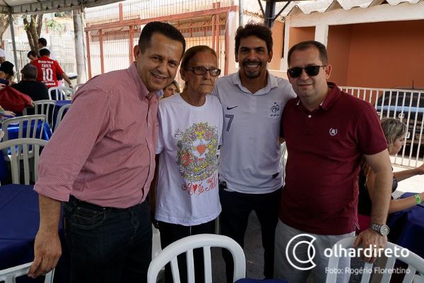 Deputado Valtenir Pereira e o ex-vice-prefeito Elias Santos, de Chapada, com dona tala Griggi