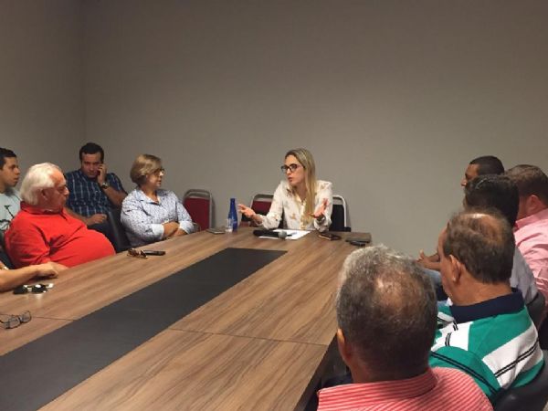 Janana Riva avisa grupo que deixa o PSD e tendncia  seguir para o PMDB, embora tenha outros convites