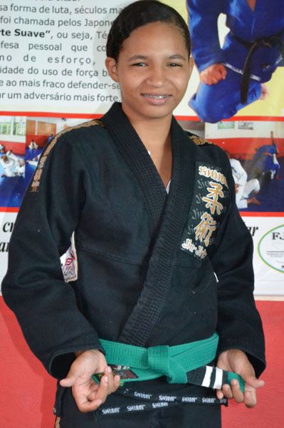 A atleta lutou na categoria infanto-juvenil  faixa verde e venceu duas lutas para chegar ao ttulo