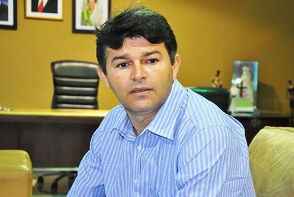 Jos Medeiros avisa que assume Senado no lugar de Pedro Taques, mas Paulo Fiza ainda briga pela primeira suplncia