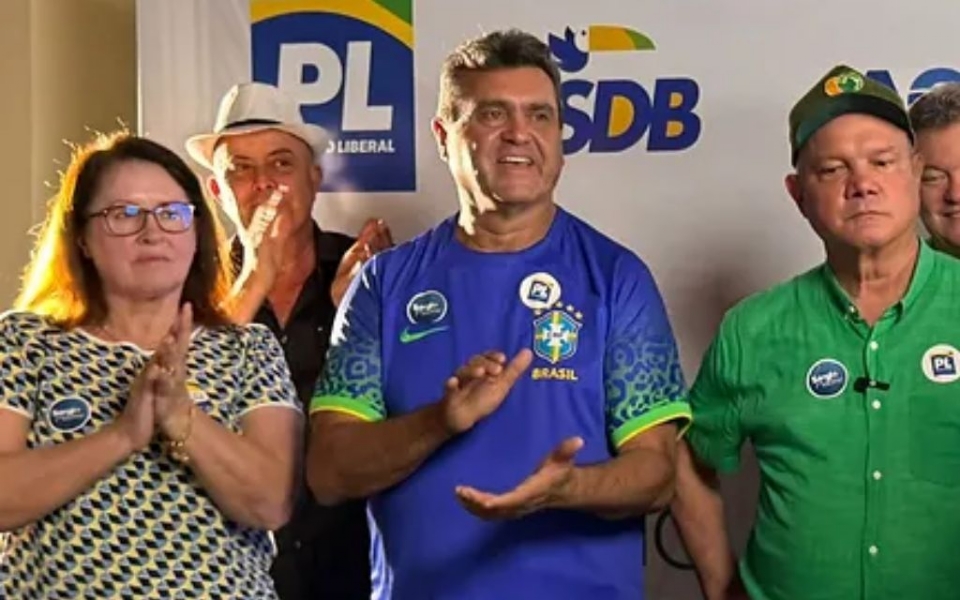 A vice Iva Viana ao lado do candidato a prefeito, Srgio Machnic, e do senador Wellington Fagundes